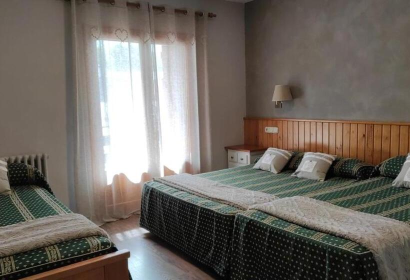 اتاق استاندارد چهارنفره با بالکن, Casa Morlans 3000