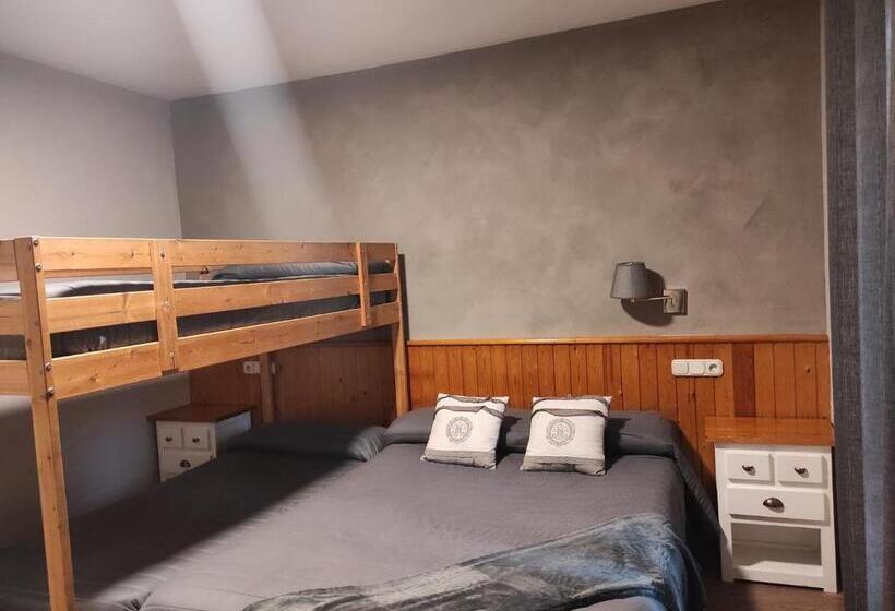 اتاق استاندارد چهارنفره با بالکن, Casa Morlans 3000