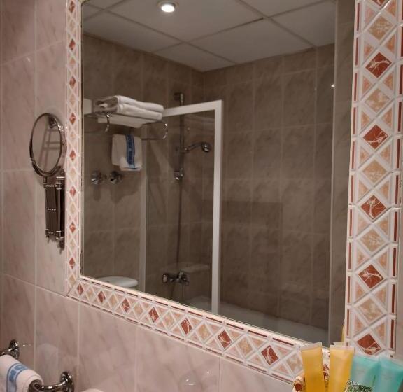 اتاق استاندارد چهارنفره با بالکن, Casa Morlans 3000