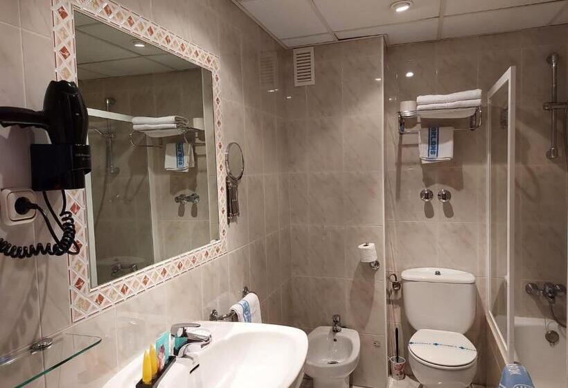 اتاق استاندارد چهارنفره با بالکن, Casa Morlans 3000