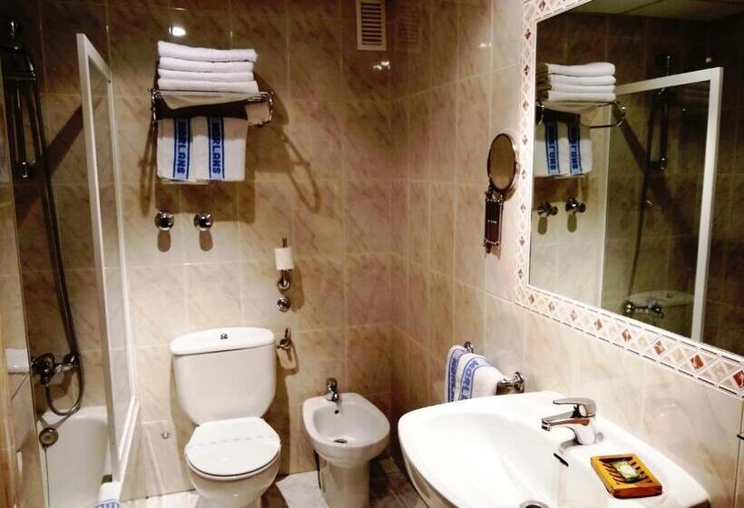 اتاق استاندارد چهارنفره با بالکن, Casa Morlans 3000