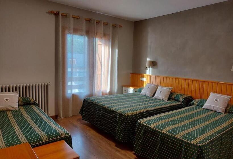 اتاق استاندارد چهارنفره با بالکن, Casa Morlans 3000