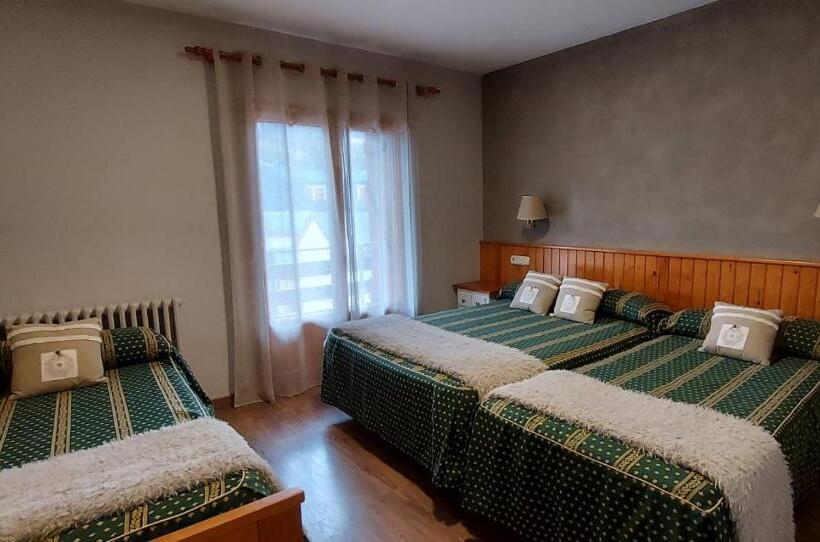 اتاق استاندارد چهارنفره با بالکن, Casa Morlans 3000