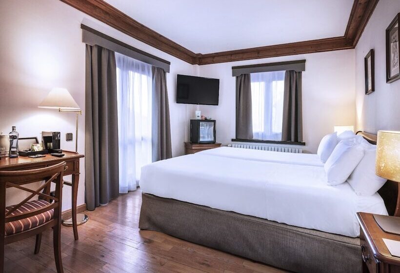 Standard Triple Room, De Tredós Baqueira Affiliated By Melia