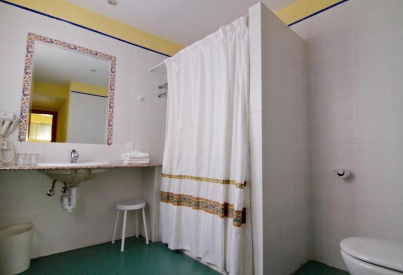 اتاق استاندارد سه نفره, Isasa