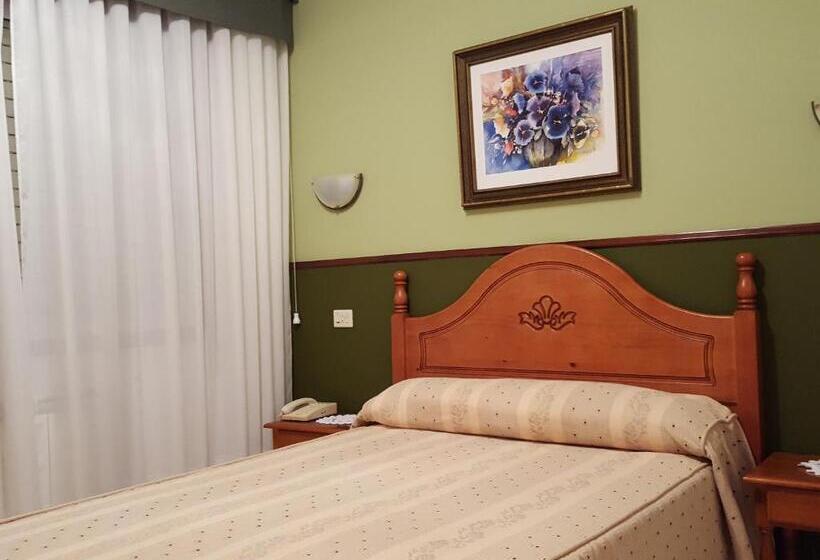 Chambre Economy, La Costera