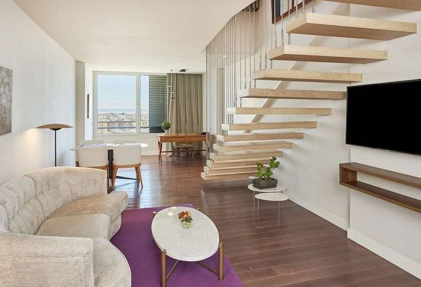 سوئیت جونیور با چشم‌انداز, NH Collection Madrid Eurobuilding