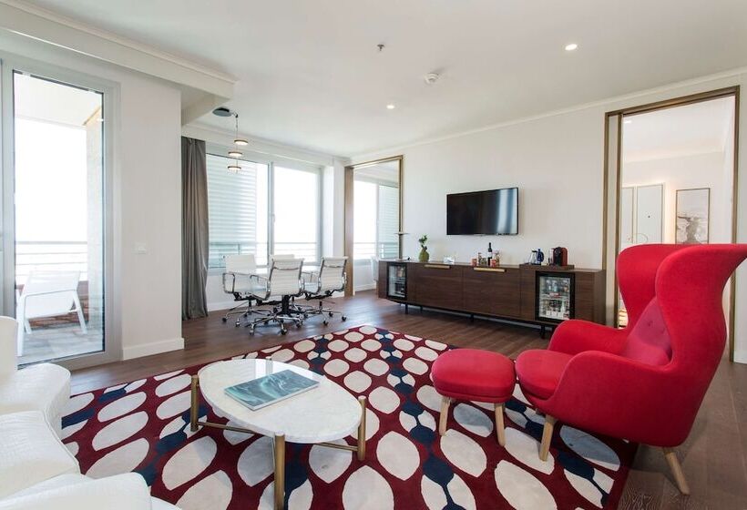 سوئیت جونیور با چشم‌انداز, NH Collection Madrid Eurobuilding