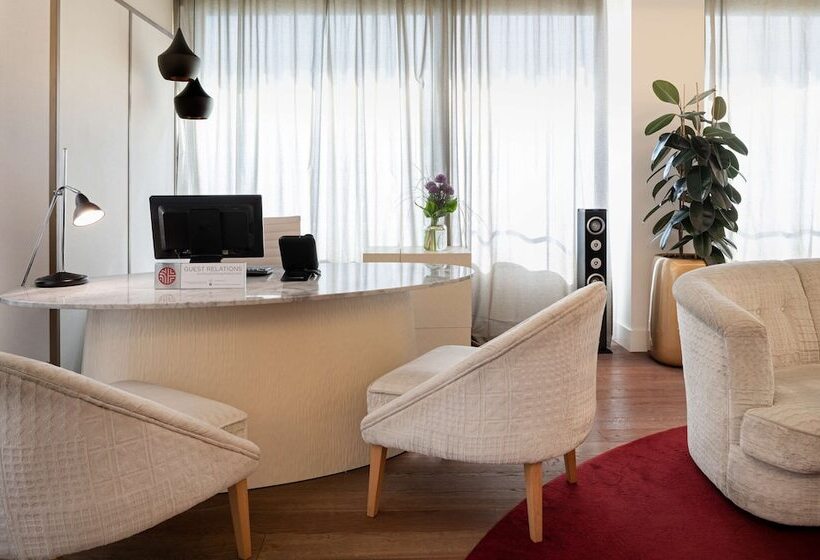 سوئیت جونیور با چشم‌انداز, NH Collection Madrid Eurobuilding