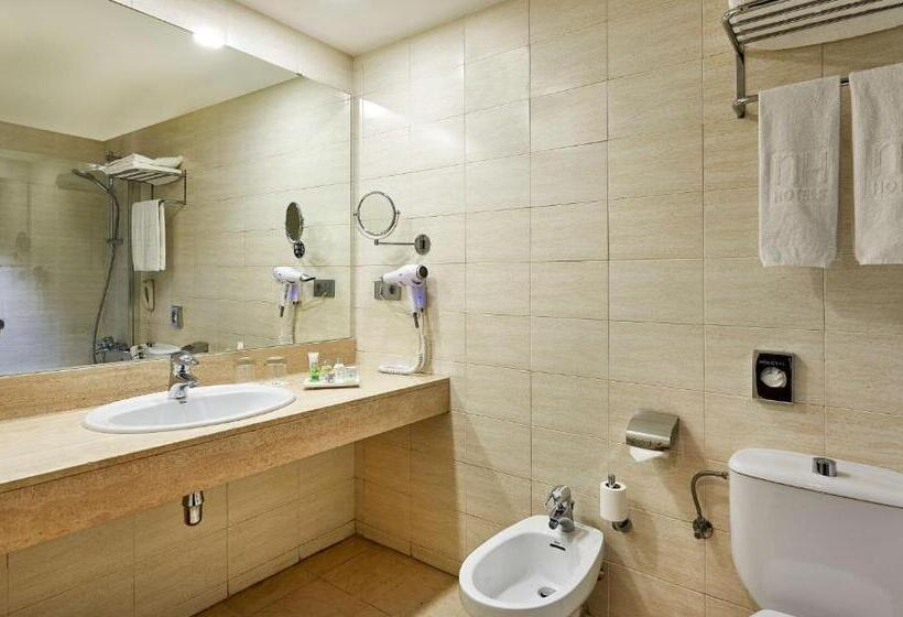 Standard Connecting Room, NH Lleida Pirineos
