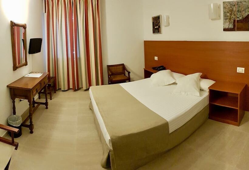 اتاق استاندارد یک نفره, Torres Touriño