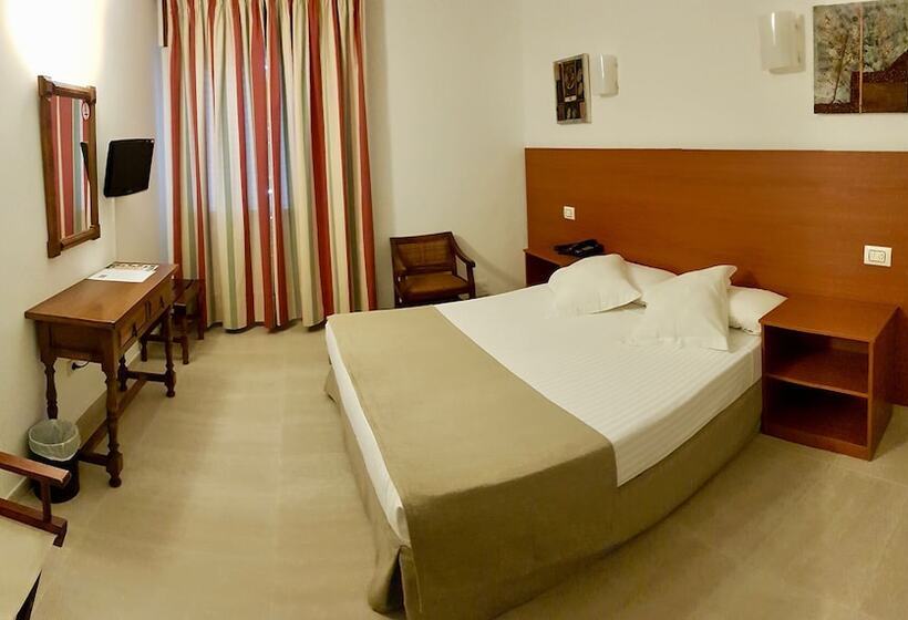 Standard Single Room, Torres Touriño