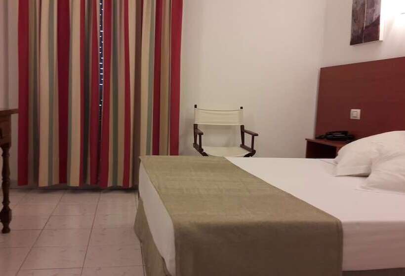 Standard Single Room, Torres Touriño