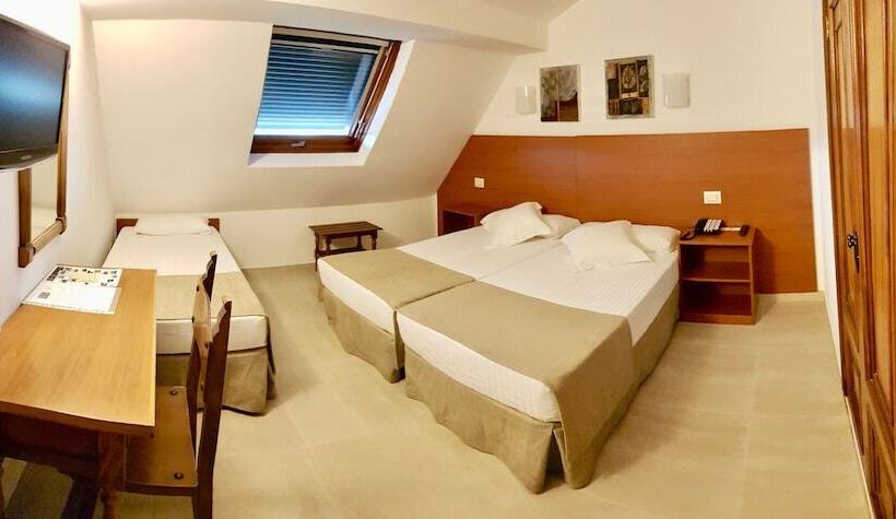 اتاق استاندارد سه نفره, Torres Touriño