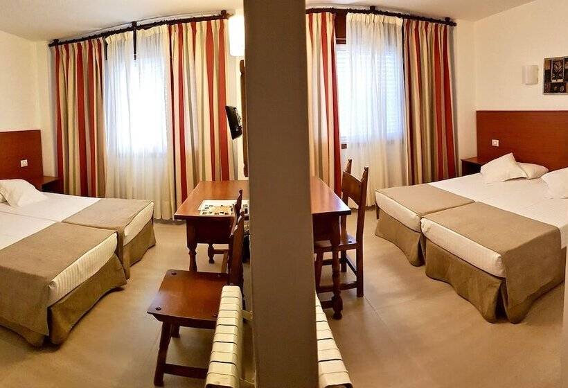 اتاق استاندارد چهار تخته, Torres Touriño