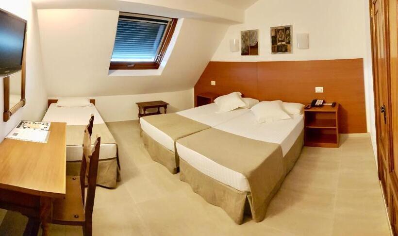 اتاق استاندارد سه نفره, Torres Touriño