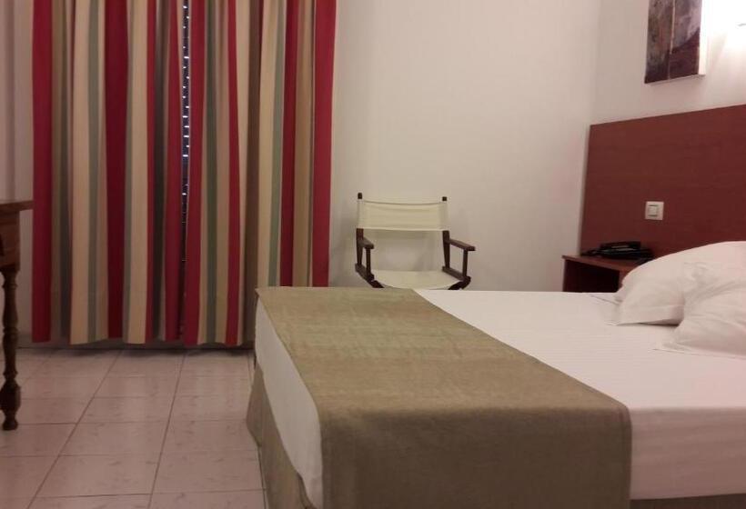 اتاق استاندارد یک نفره, Torres Touriño
