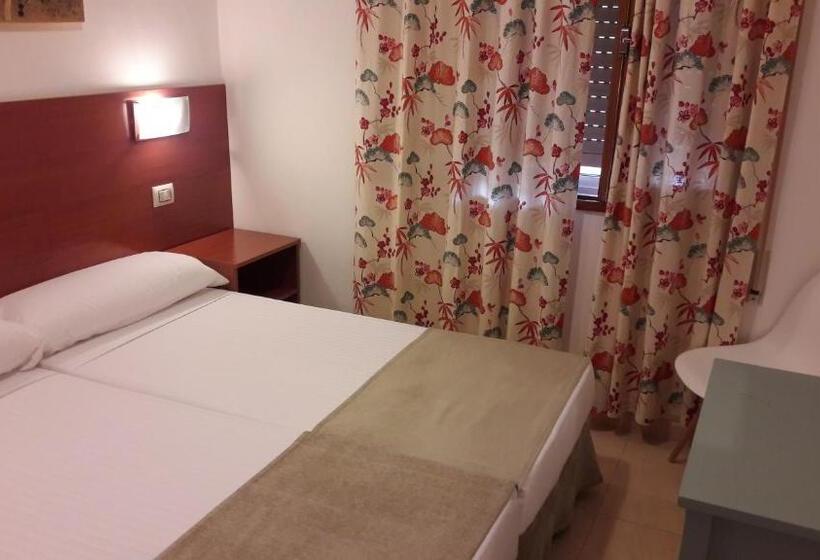 Economy Quadruple Room, Torres Touriño