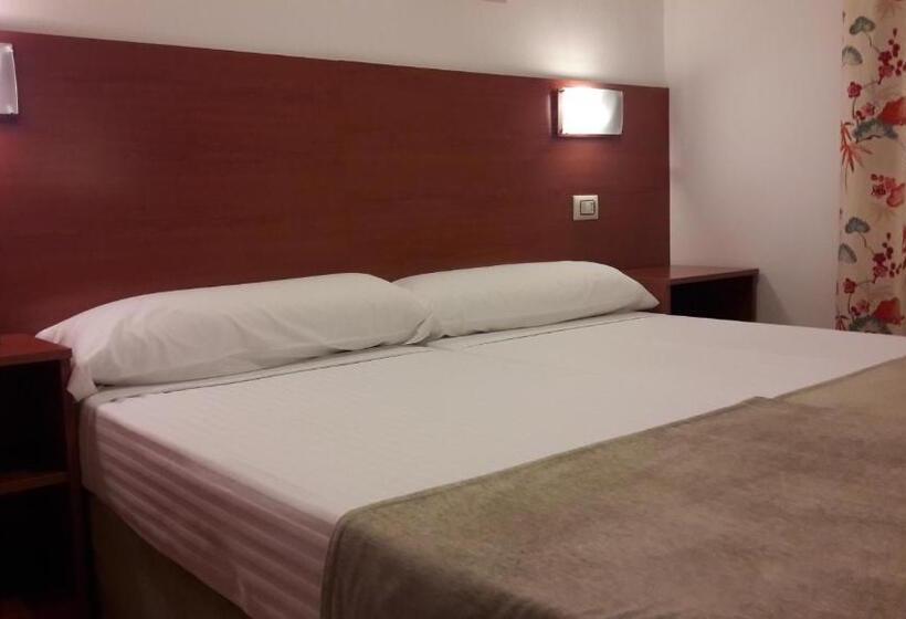 Chambre Quadruple Economy, Torres Touriño