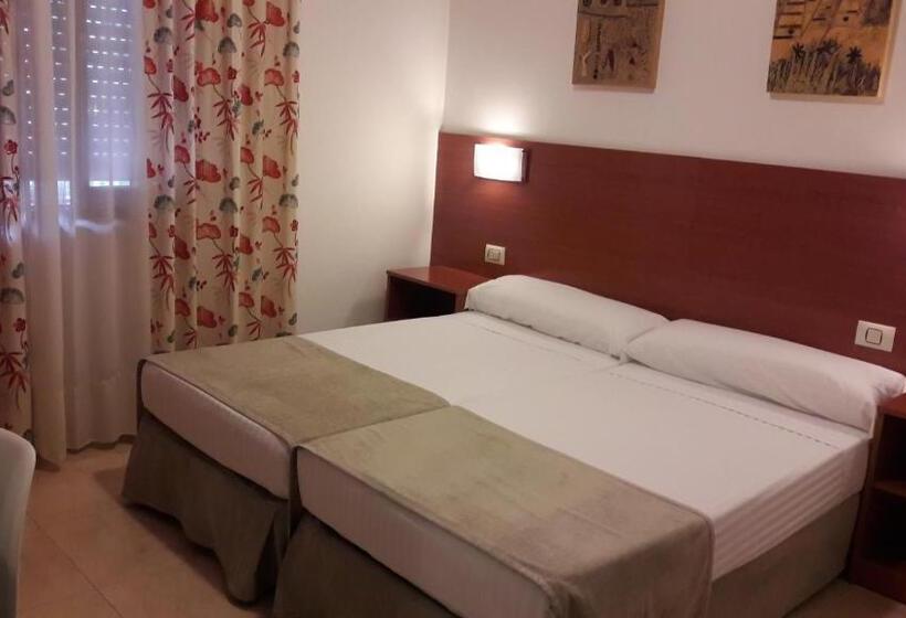 Economy Quadruple Room, Torres Touriño