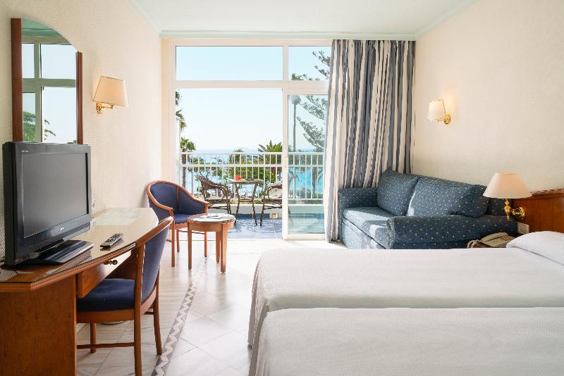 Habitación Familiar Vista Mar, Vik Hotel San Antonio