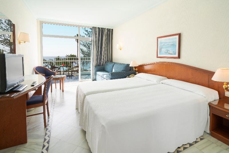 Habitación Familiar Vista Mar, Vik Hotel San Antonio