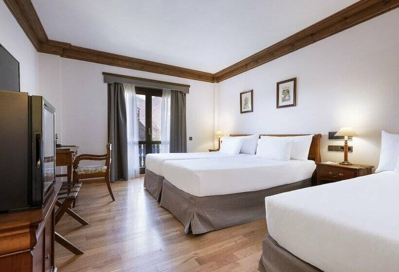 اتاق استاندارد سه نفره, Meliá de Tredós