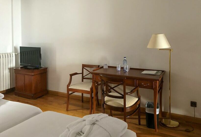 اتاق استاندارد سه نفره, Meliá de Tredós