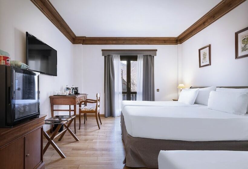 Standard Triple Room, De Tredós Baqueira Affiliated By Melia