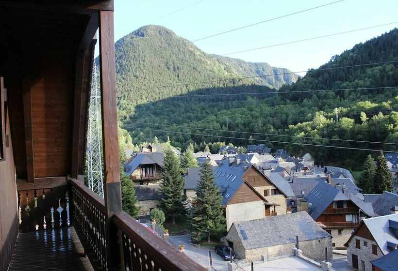 Habitación Triple Estándar, De Tredós Baqueira Affiliated By Melia