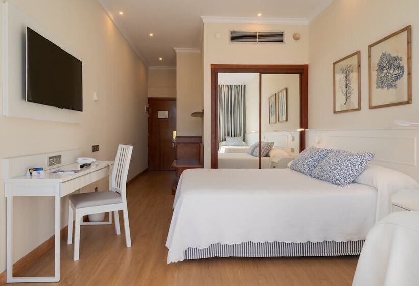 Habitación Familiar Vista Jardín, Vik Hotel San Antonio