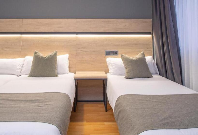 اتاق لوکس سه تخته, Az Hotel El Príncipe   Gimnasio Gratuíto