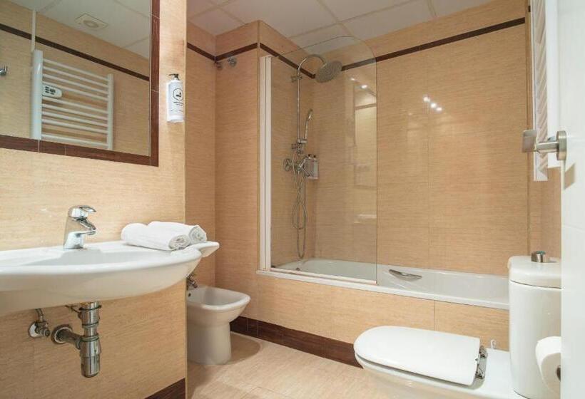 اتاق استاندارد سه نفره, Az Hotel El Príncipe   Gimnasio Gratuíto