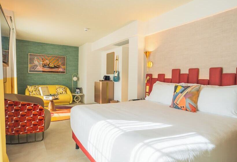 스탠다드 스튜디오, Hard Rock Hotel Marbella