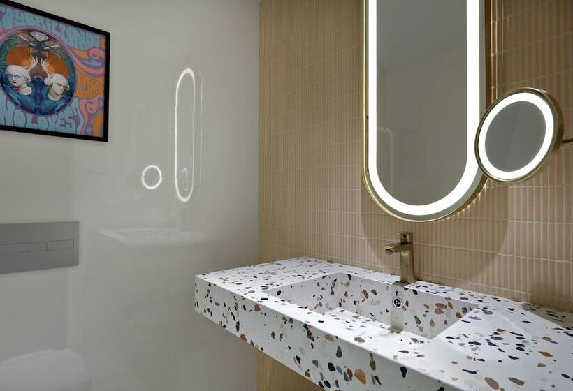 스탠다드 스튜디오, Hard Rock Hotel Marbella