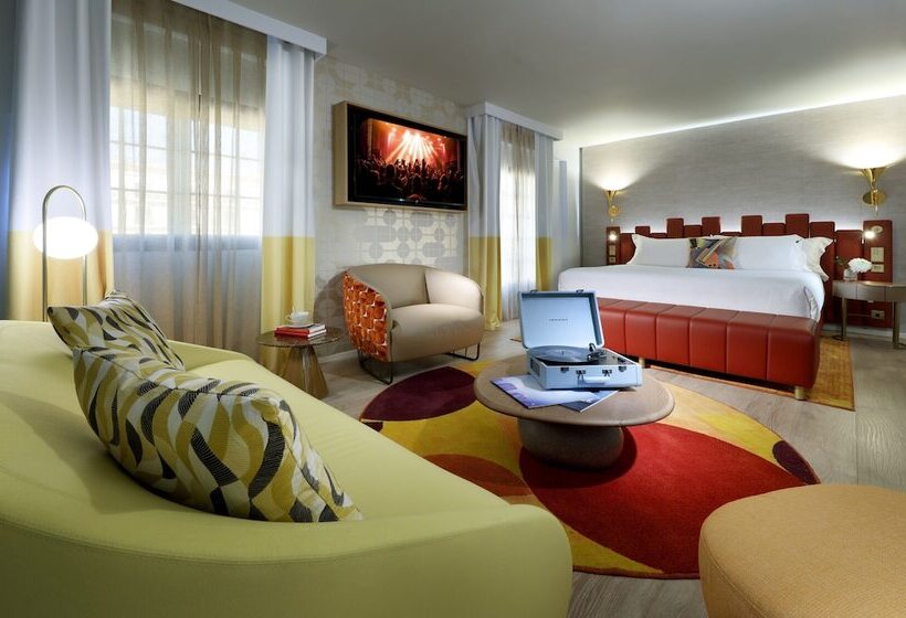 스탠다드 스튜디오, Hard Rock Hotel Marbella