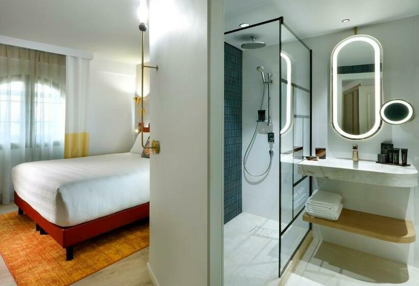 스탠다드 스튜디오, Hard Rock Hotel Marbella