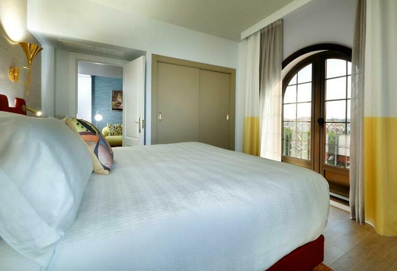 스탠다드 스튜디오, Hard Rock Hotel Marbella