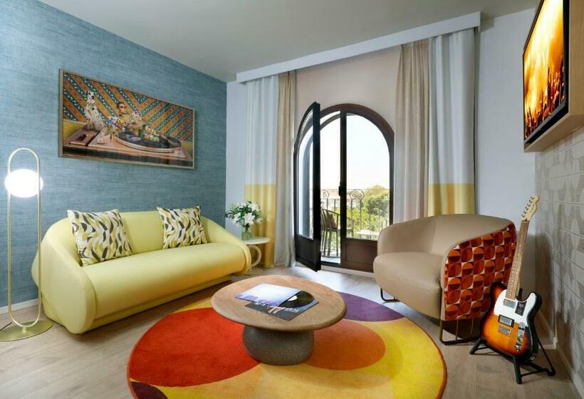 스탠다드 스튜디오, Hard Rock Hotel Marbella
