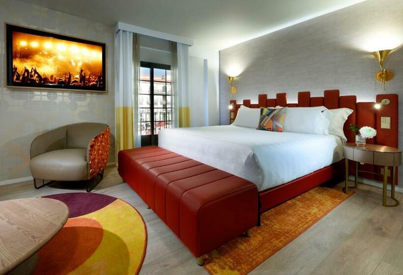 스탠다드 스튜디오, Hard Rock Hotel Marbella