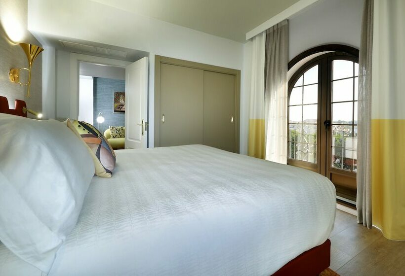스탠다드 스튜디오, Hard Rock Hotel Marbella