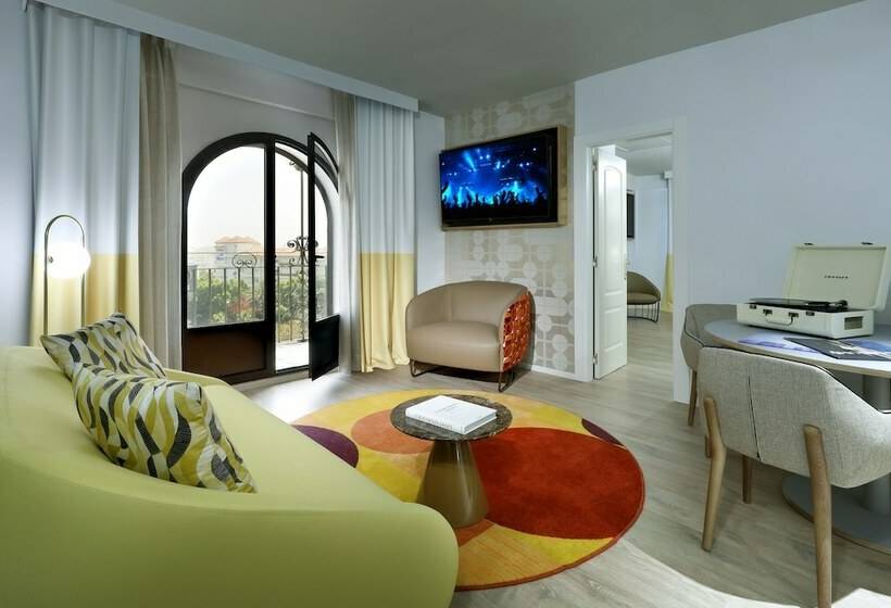 스탠다드 스튜디오, Hard Rock Hotel Marbella