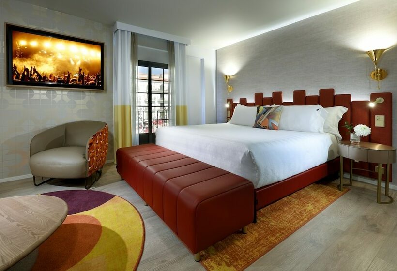 스탠다드 스튜디오, Hard Rock Hotel Marbella