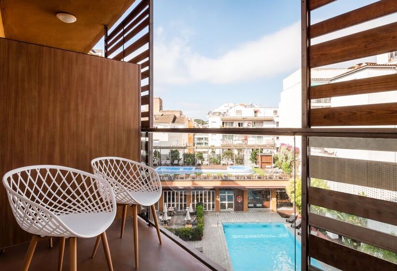 Quarto standard vista piscina, ALEGRIA Plaza Paris SUP