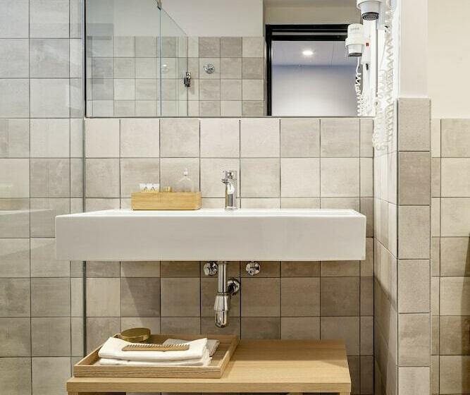 اتاق استاندارد سه نفره, Aqua Hotel Bertran Park