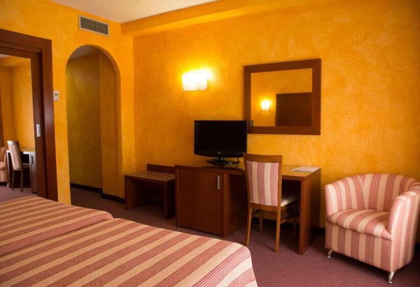 חדר סטנדרט לשלושה, BLUESEA Al Andalus