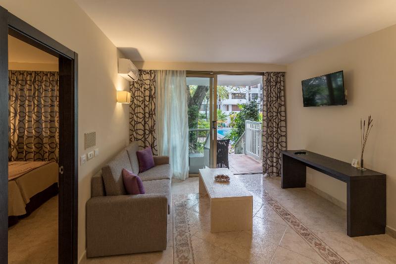 Family Room, Colon Rambla