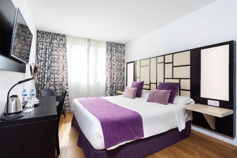 Standard Triple Room, Colon Rambla