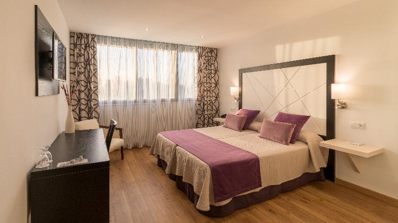 Standard Triple Room, Colon Rambla