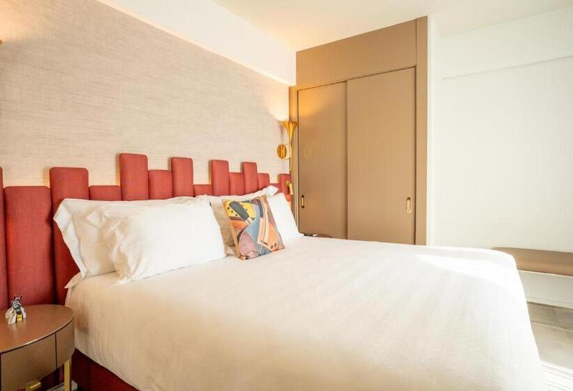 스탠다드 스튜디오, Hard Rock Hotel Marbella